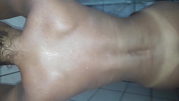 ビーチの後でめちゃくちゃにされた若い妻..彼女はコメントを望んでいます