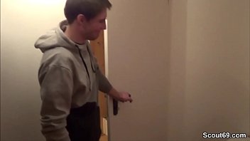 Сводный сын ловит маму и тетю и получает первый трах