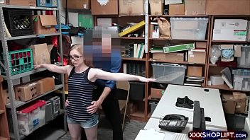 オタク万引きのひよこは巨大なコックで罰せられます
