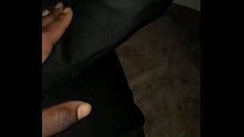 彼女はぽっちゃりした男は小さいと思った笑