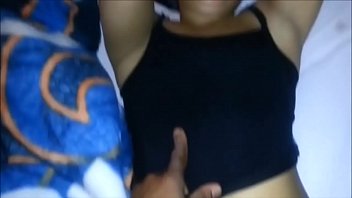 黒いスタリオンとセックスする熱いアジアの潮吹き人形