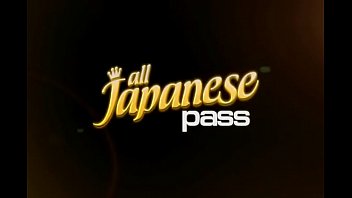 カオル・ハヤミが大人のおもちゃを彼女のとても甘い猫の奥深くに突き刺す-もっとhotajp.comで