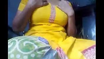 彼女のBFのためにカメラにおっぱいを見せているBDGF
