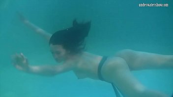 素敵なお尻を持つロシアの熱い人魚ルサルカ