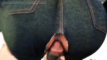 Jeggingsの本当のセックス人形とのアナル