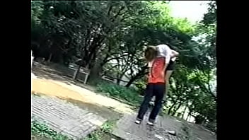 眠りに落ちて運ばれた日本人の女の子