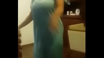 狂ったように踊るバビ