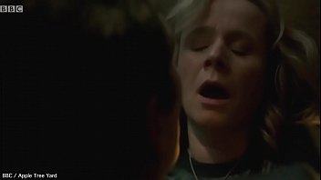 BBCのアップルツリーヤードでの高温多湿のセックスシーンのエミリーワトソン