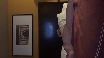 私に訪問を支払うために来る妻