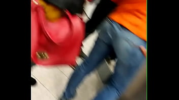 顔だけのクソなしでツアーの個人的なクソビデオを送って、ブログと体を声で見せてください。このメールで私を送ってくださいjanidushman90@yahoo.it