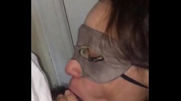 盗塁は警備員のディックを吸った