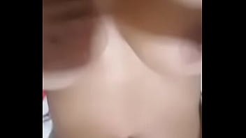 娼婦は私のために自分自身に触れて、私にビデオを送ります