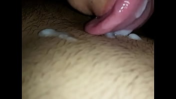 In this video the skarlet rebuffs very tasty and after her husband enjoys in the belly she licks all the milk that has stayed and still returns to take the last drop of sperm