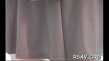 彼女の毛皮のパイが刺激される間、息をのむようなベイビーは興奮します