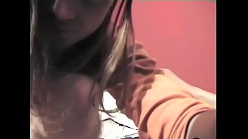 アマチュアのボーイフレンドは、邪悪なことをしている彼のセクシーな恋人を撮影します