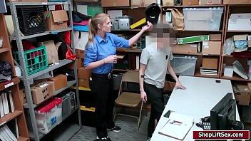 LPオフィサーが万引きのチンポをしゃぶる