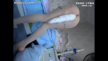把尾巴塞进菊花里撅起屁股等你来干