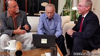 Олдскульный гэнгбэнг с Frannkie и бандой от двери до двери