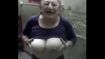 おばあちゃんショー巨乳