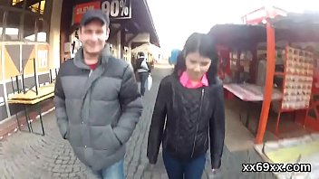 医師は処女膜検査と処女スウィーティードキドキを見ています