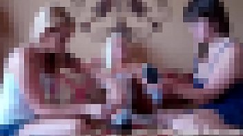 私は彼女のセクシーな足の周りで自分自身を助けることはできません