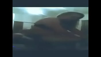 共有の妻が友人に身をかがめられた