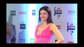 制御できない！ホットでセクシーなインドの女優、カジャル・アガルワルがタイトなジューシーなお尻と巨乳を見せています。すべてのホットなビデオ、すべてのディレクターズカット、すべての独占写真撮影、すべてのリークされた写真撮影。ファップチャレンジ＃4。