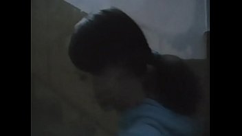 ハングした彼氏は、複数のポーズで彼の天使を喜ばせます