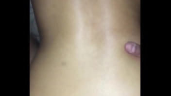 性交したいですか？以下にコメントを残してください...彼女はそれが好きです後背位