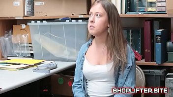 ブルックブリスをフィーチャーした万引き奥の部屋のクソ