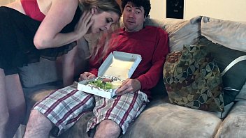 欲求不満の熟女が巨根サラダをすする - エリン・エレクトラ