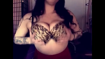 弾むおっぱいフェリシアローズ