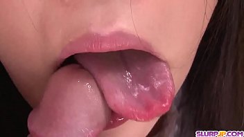 菅原直美は大物を飲み込むよりも2本のチンポを喉に刺す-Slurpjp.comでもっと