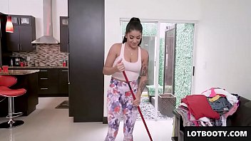 厚いお尻ラティーナブルネットPAWGは現金のために犯されます