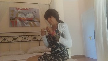 令人惊奇的是，我母亲仍然被迫穿上这种刺痛的栓剂。她的括约肌着火了！