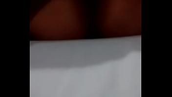 熱いカサディーニャを食べています