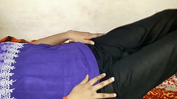 新鮮なおっぱいは吸うと猫の漏れ
