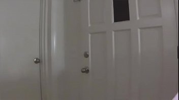 ポルノが見つかりました-配達あえていじめ私が猫と遊ぶのを見てください