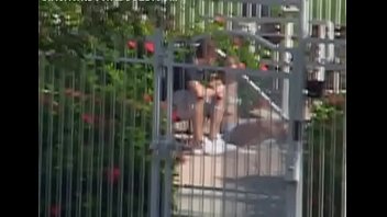 法定年齢のティーンエイジャーは、モンスターが彼女の新鮮なおまんこをコックする以外に何も好きではありません