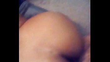 私は彼女にナッツを入れたいと言いました、そして彼女は「私にそれを与えてください」と言いました