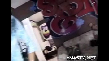 プレイガールは本当に彼女の恋人の素晴らしいペニスを飲み込むのが大好きです