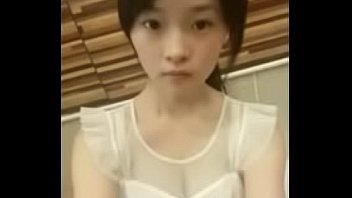 ウェブカメラで踊るかわいい中国のティーン