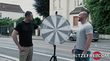 ドイツの成熟したポルノスターがファンを犯す