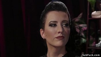 ボインのドムアナルは靴屋のオーナーとセックスします