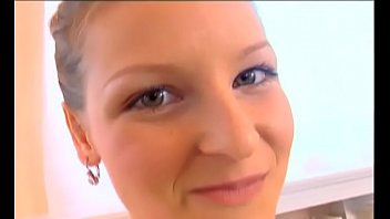 モンスターチンポを激しく扱う素人美女を撮影