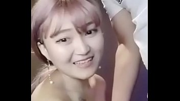 52zhibo.vip最高の若い女性が海に行き、叔父のインターネットカフェボックスに接続して、ミルクと浮気を見せ、チンポを食べ、ビジネスを始めただけで、まだ少し手放せません