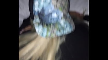 漂白されたろくでなしで日焼けしたブロンドの熟女と急ごしらえ