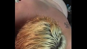 妻が夫のアソコをしゃぶって犯される