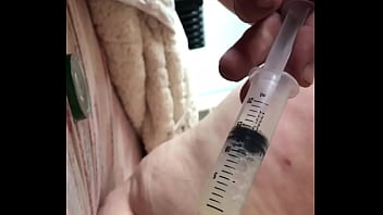 妻にかろうじて合法的な男たちの精液を授精させる彼女はそれが私のものだと思っている