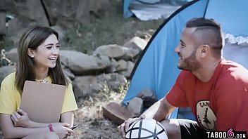 ユダヤ人のティーンエイジャーは、より大きな男と彼氏をだまします